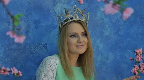 Beautiful young model in the form of princess Video stock 69016857