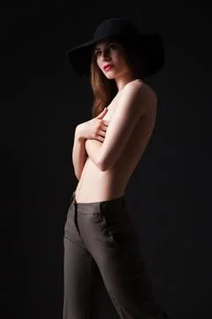Beautiful young topless model in hat Foto stock