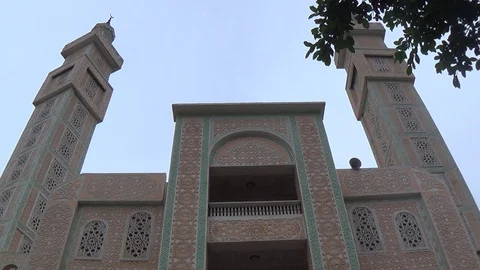 Beautifully designed Islamic mosques Stock Footage 129778809