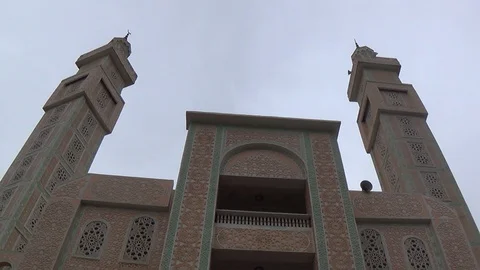 Beautifully designed Islamic mosques Stock Footage 129778964