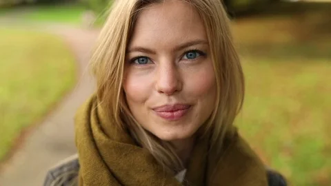 Beauty in falling leaves Video stock 80958432