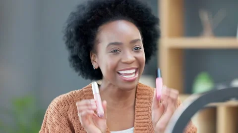 A beauty influencer recording a makeup tutorial for her blog or live streaming 動画素材 201641706