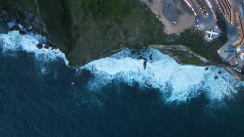 Beauty Waves Hit Rocks Video stock 152501083