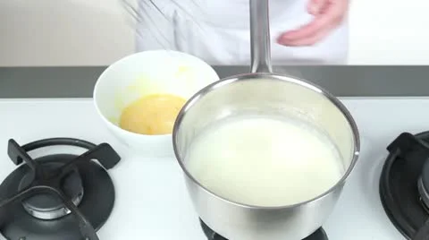 Bechamel sauce being cooked Video stock 24671212