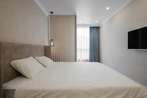 Bed in the bedroom interior Foto stock