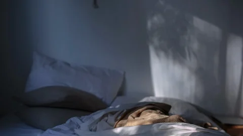 Bed sheet and pillow on bed in bedroom Video stock 94884127