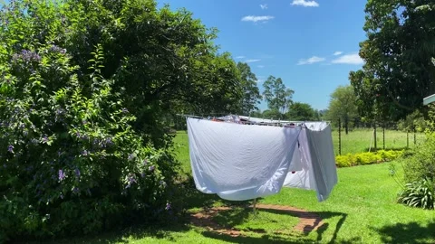 Bed Sheets and Laundry Blowing in the Wind on a Clothesline in Summer Vidéo 167224267