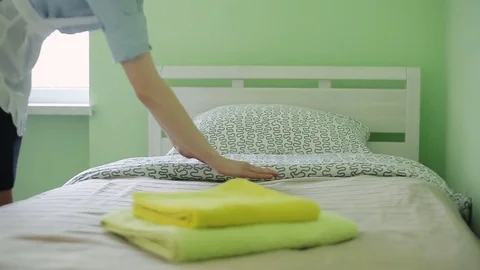 Bed veiled maid 動画素材 82160282