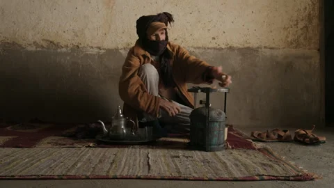 Bedouin man preparing traditional tea on a stove Stock-Footage 343318345