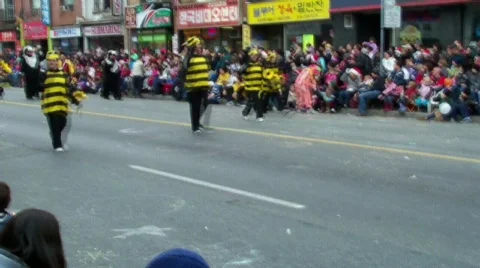 Bee costum parade 스톡 동영상 575395