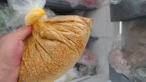 Bee pollen to store bee pollen in the freezer and to preserve its freshness i 動画素材 172078600