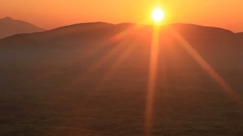 The Beech Forest of Fresh Greenery, Mount Iwaki, and the Rays of the Setting Sun 스톡 동영상 330209061