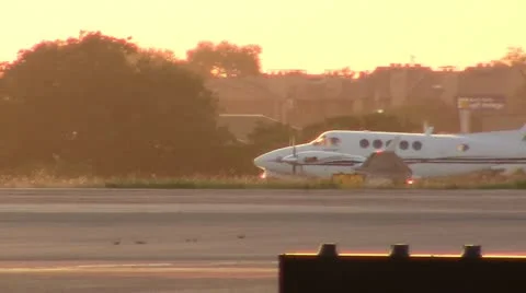 Beechcraft King Air Take Off 스톡 동영상 13538996