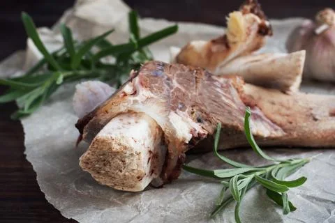 Beef bone and vegetable ingredients for cooking broth. Healthy food with co.. 스톡 사진