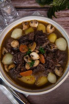 Beef bourguignon recipe, beef stew with wine sauce and vegetables Foto stock