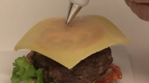 Beef burger with heart shape sauce on the cheese Video stock 99476937
