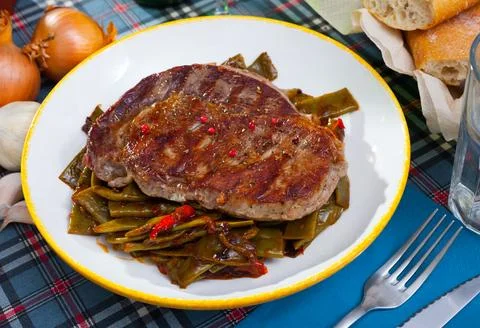 Beef entrecote with string beans and bell pepper Stock Photos