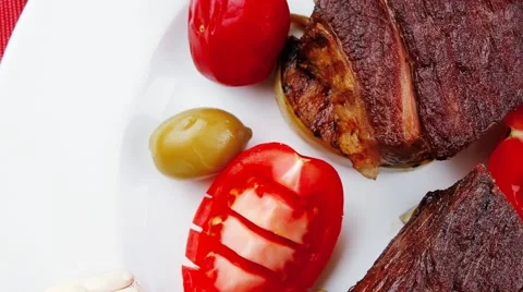 Beef garnished on apples 库存影片 48080162