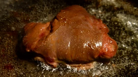 Beef liver is being prepared Vídeo Stock 291721372