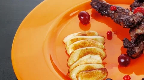 Beef meat with berries fried potatoes and cherry under sweet sau Vídeos de archivo 68857437