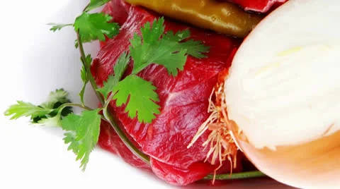 Beef meat slices over white bowls ready to prepare Vídeos de archivo 25098897