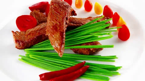 Beef meat on white plate Vídeos de archivo 25113205