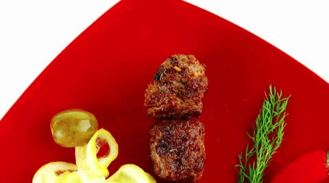 Beef meatballs on red plate Vídeos de archivo 25104736