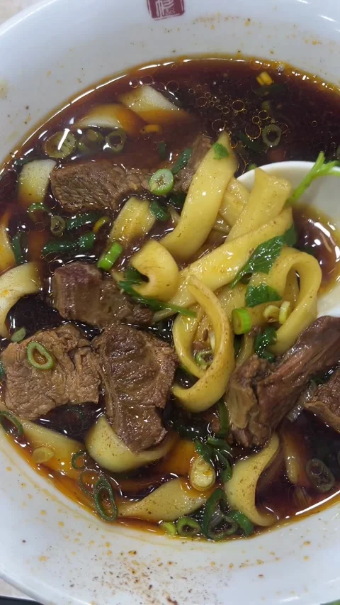 Beef noodles Stockbeeldmateriaal 334534202