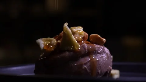 Beef pate with fried nuts drizzled with honey Vidéo 262345594