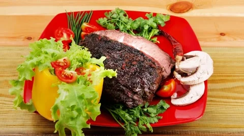 Beef on red plate with peppers Stock Footage