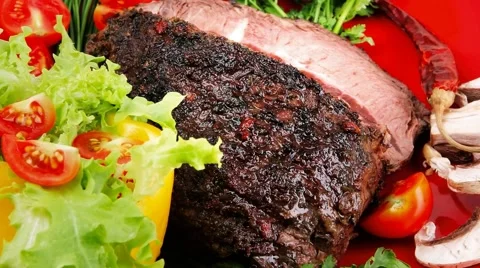 Beef on red plate with peppers Stock Footage
