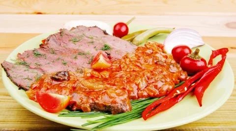 Beef slices on plate Vídeos de archivo 58331927