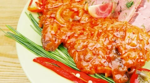 Beef slices on plate Vídeos de archivo 68858588