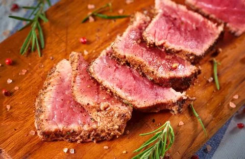 Beef steak on cutting board Stock-Fotos