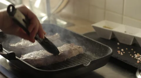 Beef Steak in the Griddle Pan , Street Food 動画素材 69002684