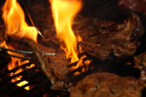 Beef steak on the grill with flames Foto stock
