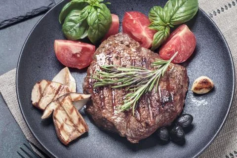 Beef steak with vegetables Fotos de archivo