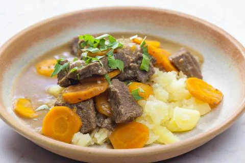 Beef stew with carrot and mashed potatoes Foto stock