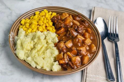 Beef stew with  mashed potatoes and corn, Foto stock