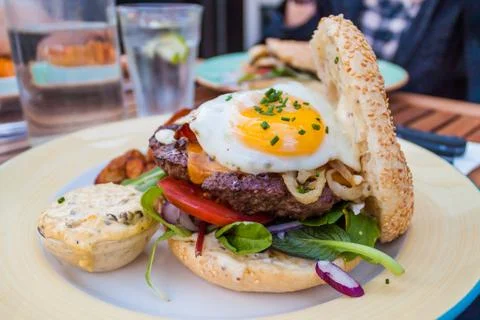 Beefburger with egg Stock-Fotos