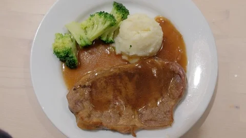 Beefsteak on a white plate 스톡 동영상 95721425