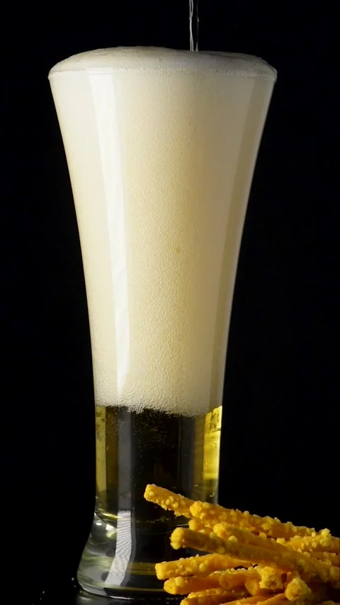 Beer And Snack Vídeos de archivo 280512371