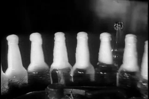 Beer is Back in the Bars after USA Prohibition 1933 Видео 86667098