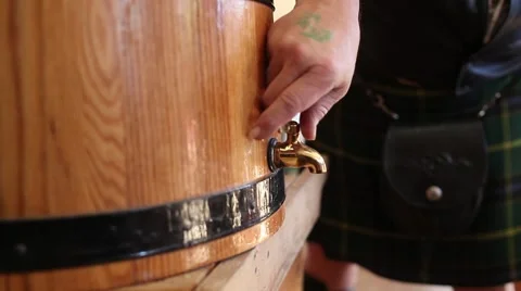 Beer barrel Vídeos de archivo 44631741