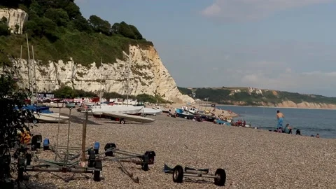 Beer, beach with chalk cliff pan right 스톡 동영상 138064138