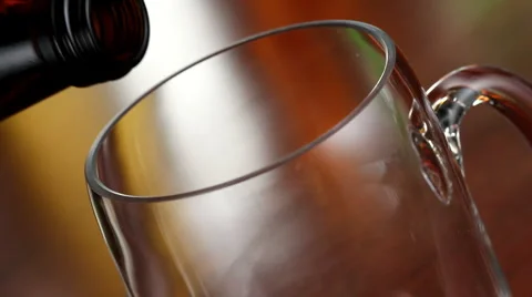 Beer being poured in bar 動画素材 3677447