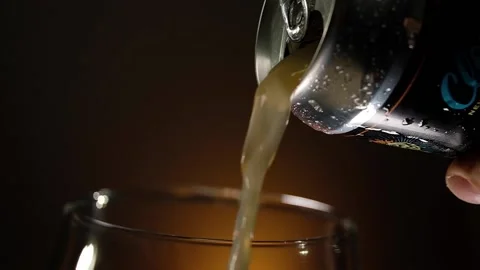 Beer Can Pour Vídeos de archivo 131661939