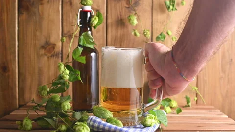 Beer. Cold Craft light Beer in a glass with water drops. Stockbeeldmateriaal 138799715