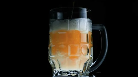 Beer. Cold Craft light Beer in a glass with water drops. Vídeo Stock 169123113