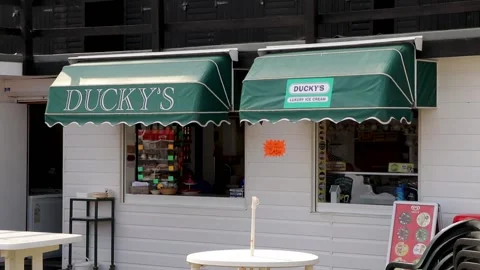 Beer, ducky's cafe on beach 스톡 동영상 138068834
